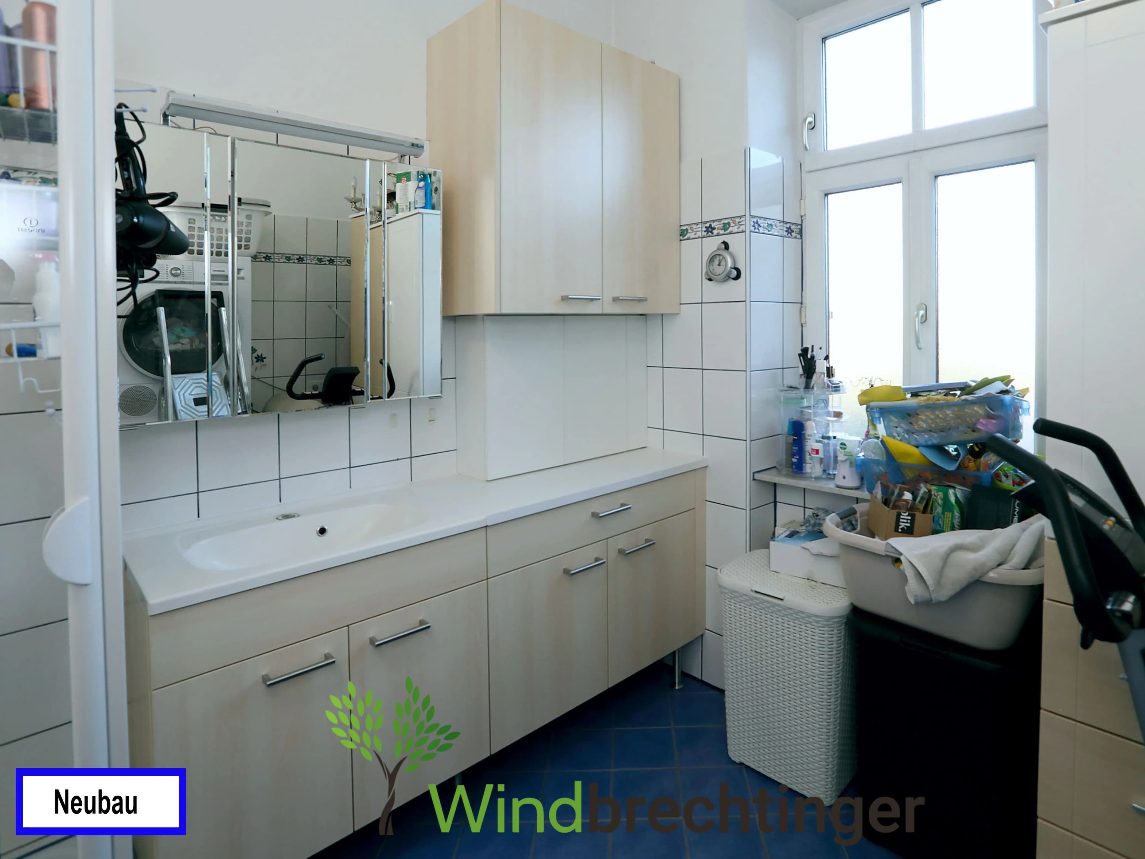Maßangefertigte Badezimmermöbel in Neubau – Eleganz von Tischlerei Windbrechtinger