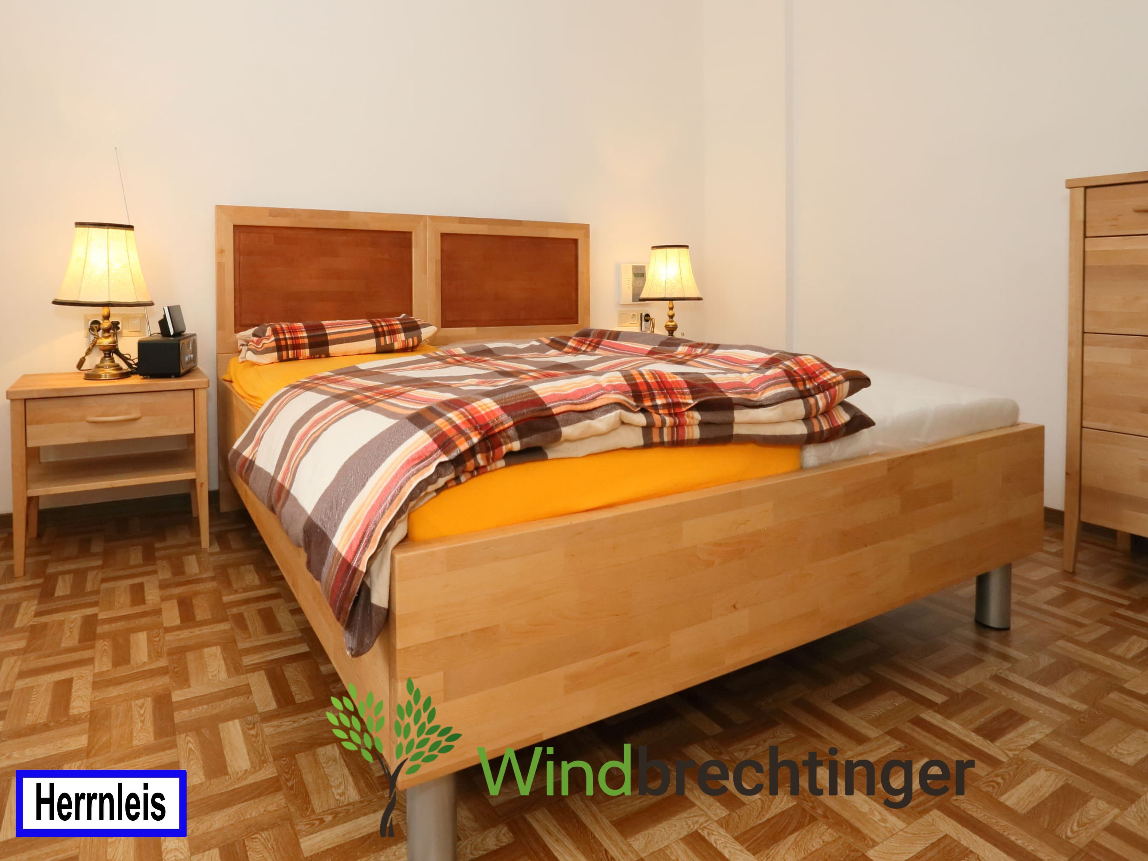 Holzzimmermöbel nach Maß in Mistelbach – Maßarbeit von Tischlerei Windbrechtinger