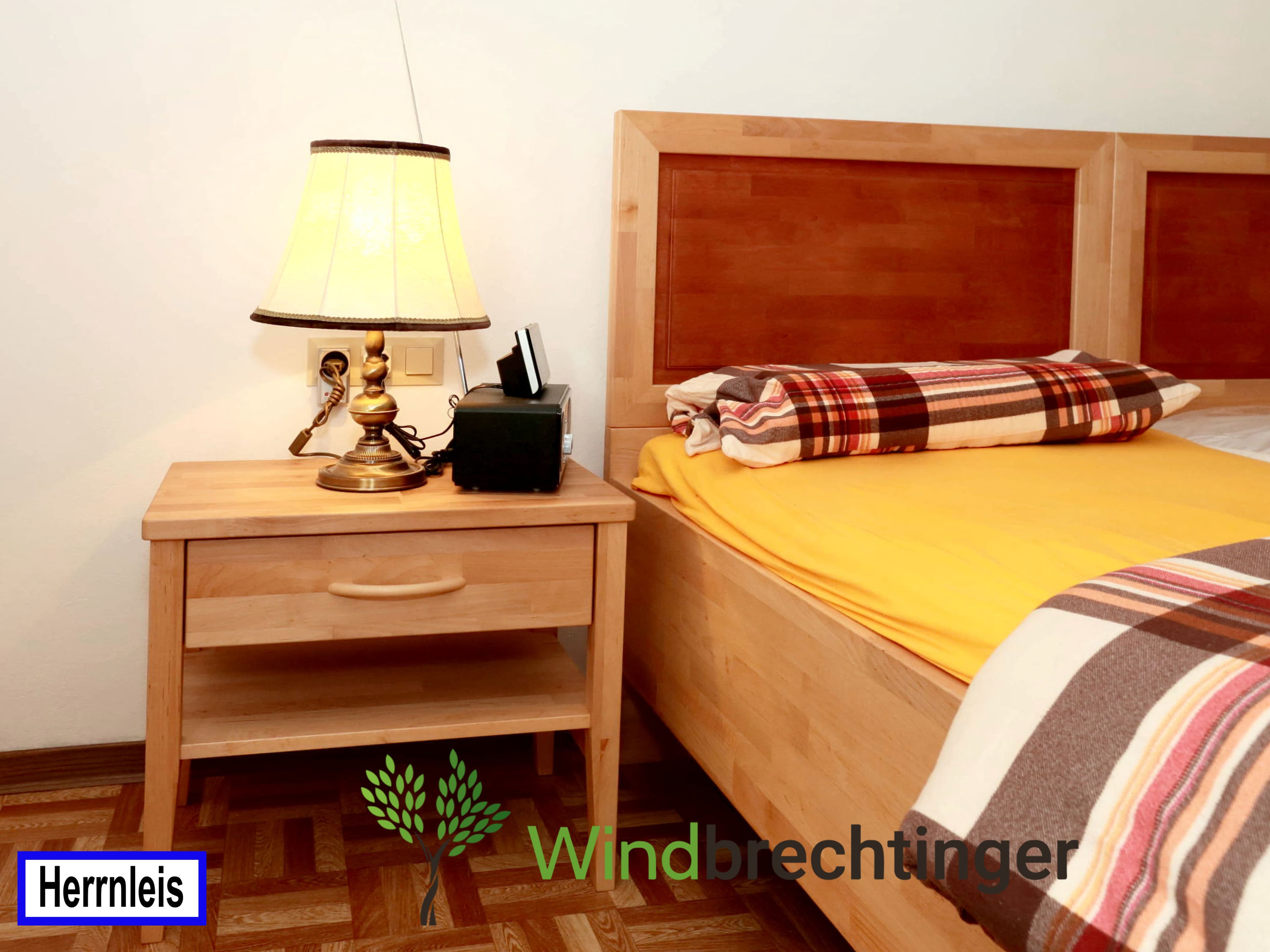 Holzzimmermöbel nach Maß in Mistelbach – Maßarbeit von Tischlerei Windbrechtinger